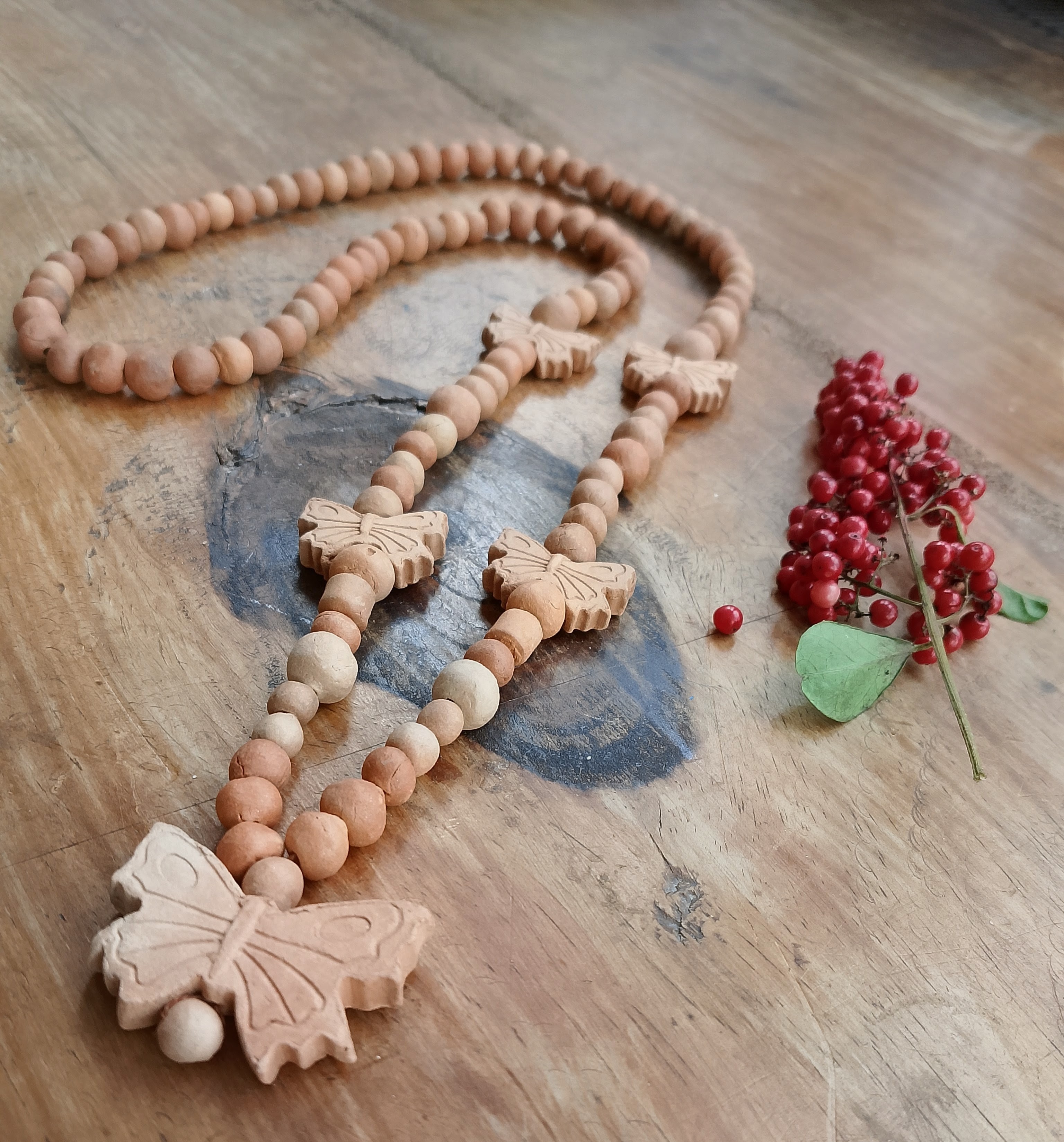 Borboletas de Chão — Colar de cerâmica artesanal