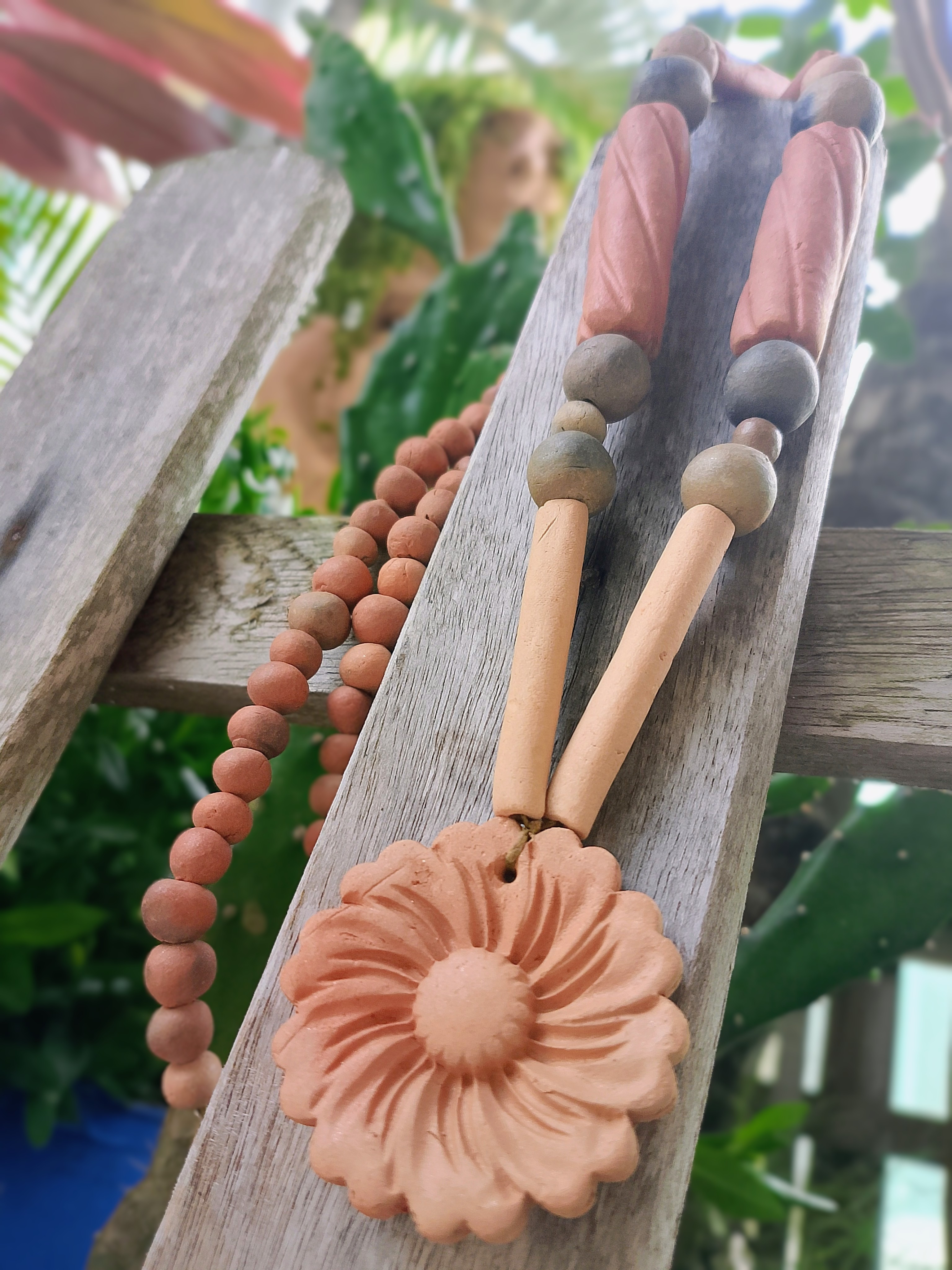 Espiral de Mãe — Colar de cerâmica artesanal