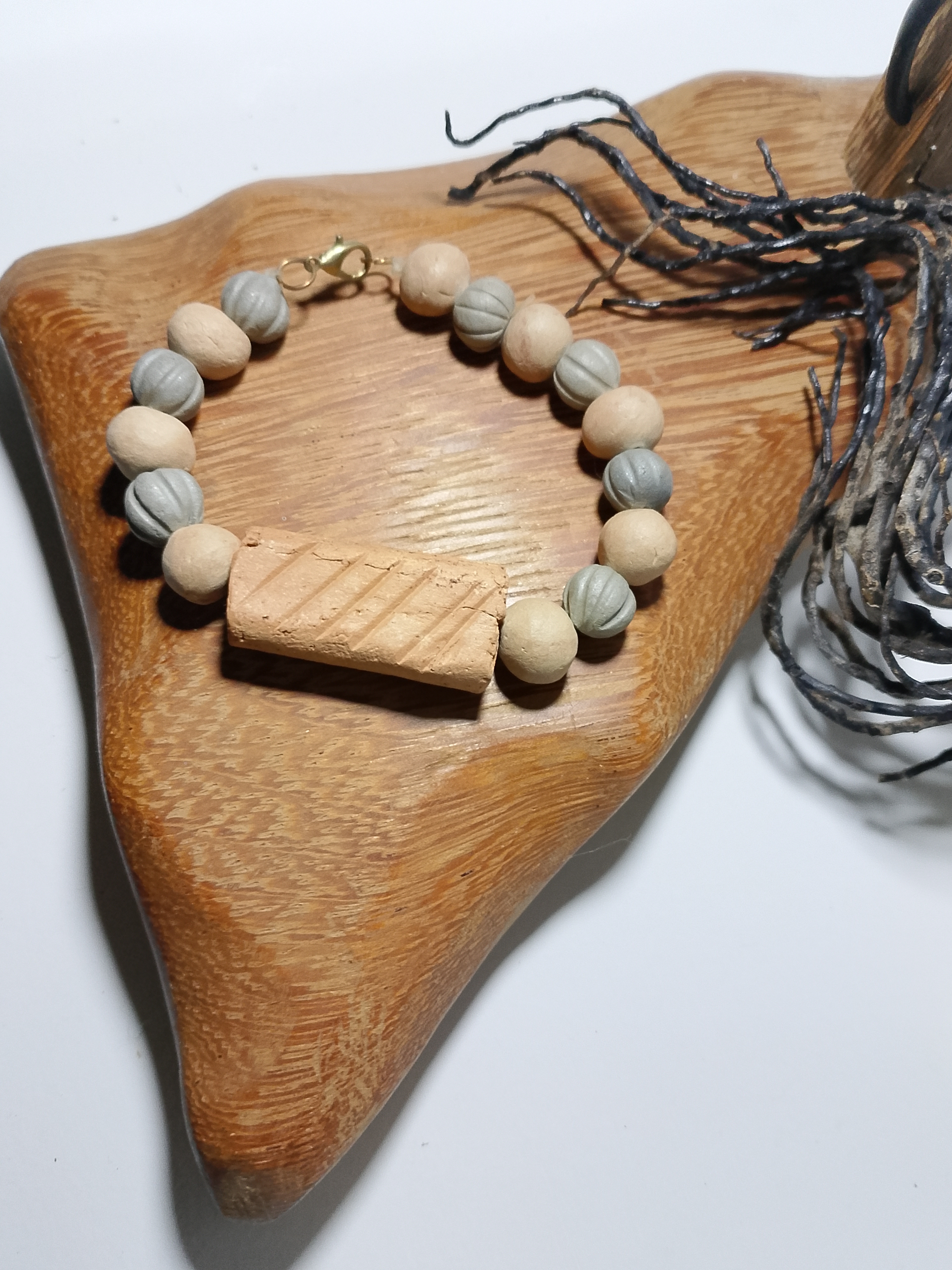 Conta após Conta — Pulseira de cerâmica artesanal