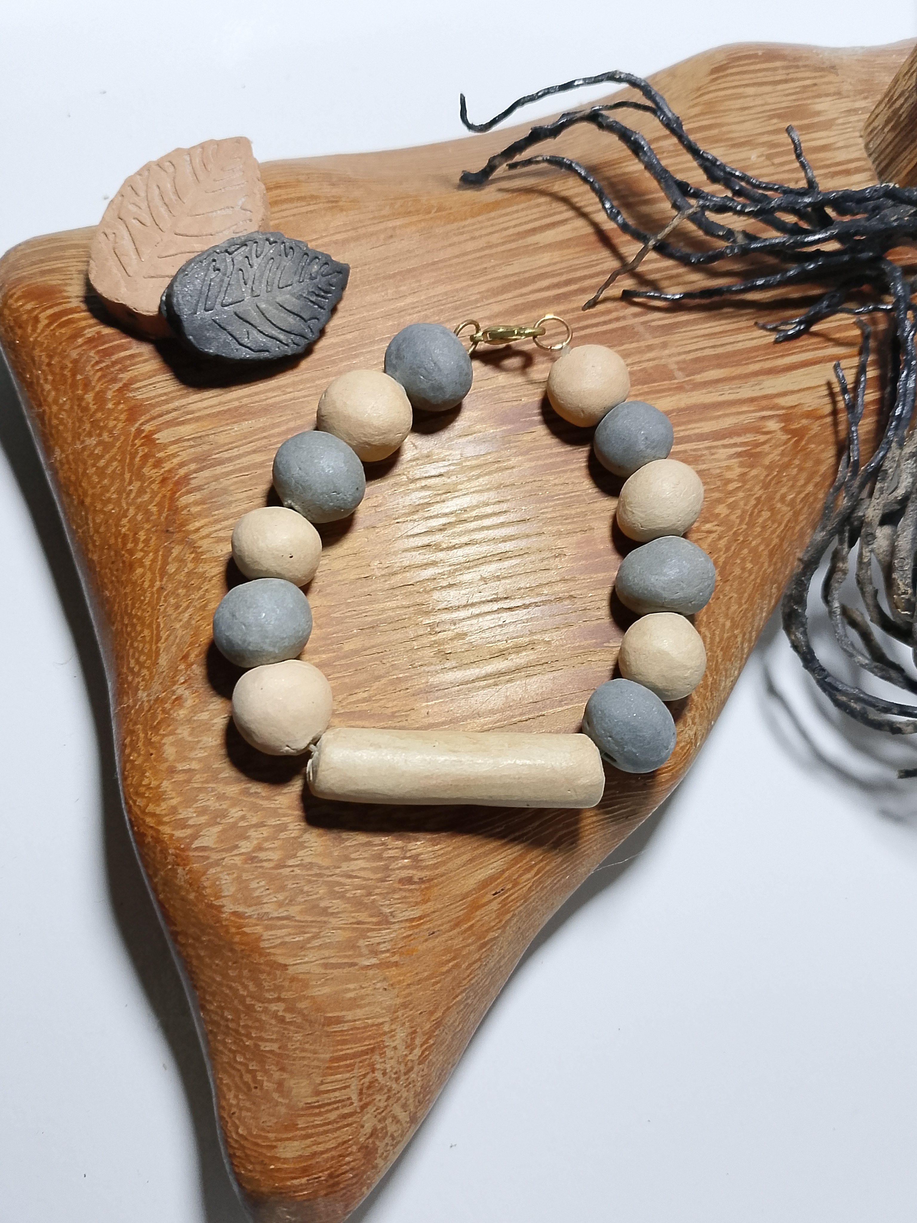 Memória das Mãos — Pulseira de cerâmica artesanal